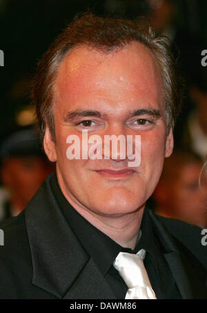 Noi Direttore Quentin Tarantino sorrisi per le telecamere come egli arriva per la premiere del suo film 'Death prova' in esecuzione in concorso al sessantesimo Cannes Film Festival di Cannes, Francia, 22 maggio 2007. Foto: Hubert Boesl Foto Stock