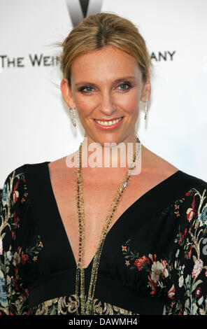 Attrice australiana Toni Collette arriva al 'Cinema contro l Aids asta organizzata dalla Fondazione americana per la ricerca in materia di AIDS (AMFAR) nell'ambito del sessantesimo Cannes Film Festival presso il ristorante 'Moulin de Mougins' in Cannes, Francia, 23 maggio 2007. Foto: Hubert Boesl Foto Stock