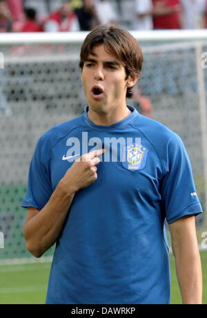 Brasiliano Kaka internazionale mostrato prima il cordiale Brasile v la Turchia al Signal Iduna Park Stadium di Dortmund, Germania, 05 giugno 2007. Il match featured molte sostituzioni e si è conclusa in un gradevole ma goalless draw. Foto: Achim Scheidemann Foto Stock