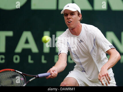 Noi tennis pro Sam QUERREY colpisce un diretti durante la sua prima partita contro di noi David Blake alla XV Gerry Weber Open di Halle/Westfalia, Germania, 11 giugno 2007. Blake sconfitto il suo connazionale 6-4, 6-4, 6-3. Foto: Oliver Krato Foto Stock