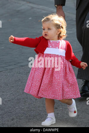 Corona Spagnola Principe Felipe il primo nato figlia Principessa Leonor raffigurato all 'Ruber Internacional' ospedale di Madrid, Spagna, 04 maggio 2007. Spagna La principessa Letizia ha dato i natali alla coppia del secondo bambino di domenica. La principessa Letizia e il Principe Felipe si è sposato nel 2004. Il loro primo bambino Leonor, anche una figlia, è nato nel mese di ottobre 2005. Foto: A. Nieboer (PAESI BASSI) Foto Stock