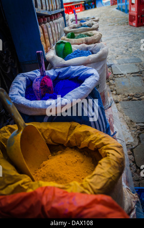 I pigmenti di colore sul mercato marocchino Foto Stock