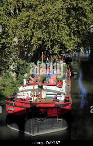 Houseboat, letto e colazione sul Canal du Midi nei pressi di Beziers, Languedoc Roussillon, Francia Foto Stock