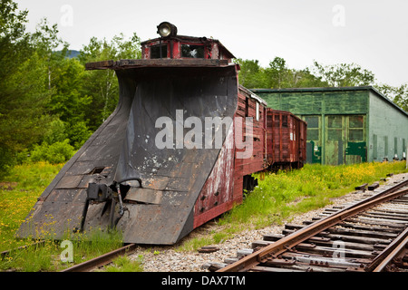 Il Russell Snow Plough #68 è lasciata decadere al Bartlett Roundhouse di Bartlett, New Hampshire Foto Stock