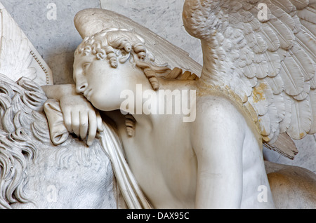 VIENNA - 3 luglio: dettaglio della tomba di Marie Christine figlia di Maria Theresia nella Augustinerkirche Foto Stock