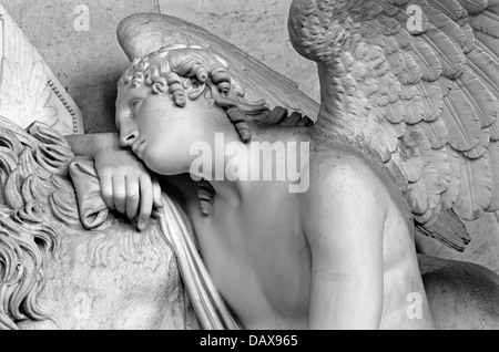 VIENNA - 3 luglio: dettaglio della tomba di Marie Christine figlia di Maria Theresia nella Augustinerkirche Foto Stock