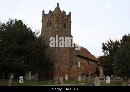 Chiesa di Santa Maria in Fryerning Essex un precoce chiesa costruita con parti risalente ai primi anni del periodo normanno. Foto Stock