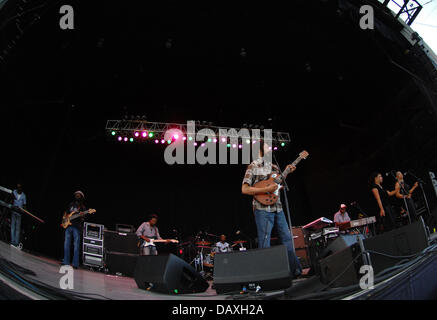 Portsmouth, Virginia, Stati Uniti d'America. 18 Luglio, 2013. Cantante Reggae JULIAN MARLEY live presso il Padiglione Ntelos a Portsmouth. Credito: Jeff Moore/ZUMAPRESS.com/Alamy Live News Foto Stock