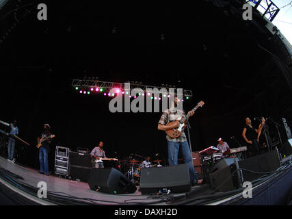 Portsmouth, Virginia, Stati Uniti d'America. 18 Luglio, 2013. Cantante Reggae JULIAN MARLEY live presso il Padiglione Ntelos a Portsmouth. Credito: Jeff Moore/ZUMAPRESS.com/Alamy Live News Foto Stock