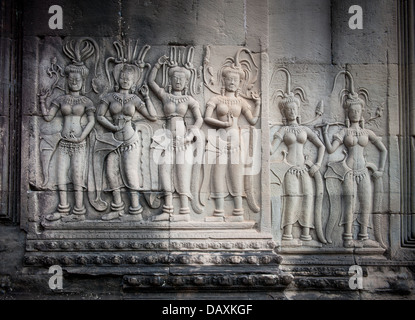 Apsara ballerini, bassorilievi di Angkor, Cambogia Foto Stock