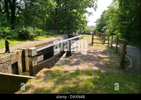 Restaurato di recente si blocca sul Monmouthshire & Brecon canal (Mon & Brec), Newport, Wales, Regno Unito Foto Stock