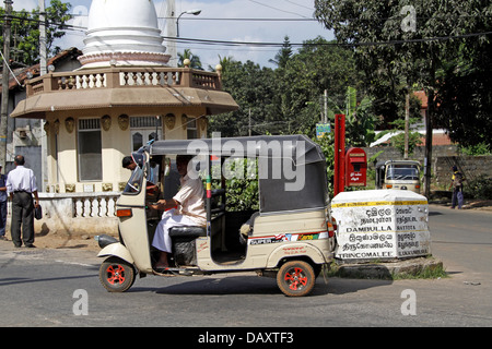 La crema tuc tuc MATALE SRI LANKA 11 Marzo 2013 Foto Stock