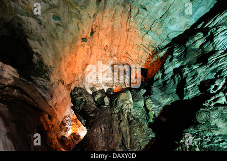 Gli interni di una grotta, Borra Grotte, Ananthagiri colline, Araku Valley, Visakhapatnam, Andhra Pradesh, India Foto Stock