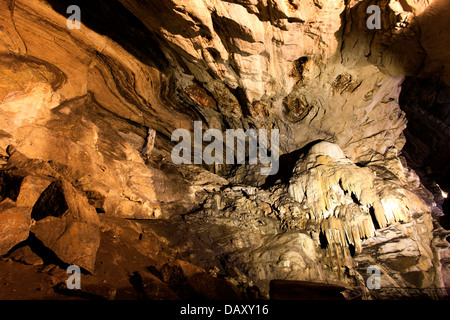 Gli interni di una grotta, Borra Grotte, Ananthagiri colline, Araku Valley, Visakhapatnam, Andhra Pradesh, India Foto Stock