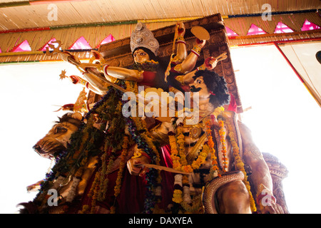 La statua della dea Durga in un tempio, Delhi, India Foto Stock