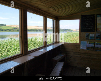 Vista dall'interno del Slapton Ley View Point, Devon, Regno Unito 2013 Foto Stock