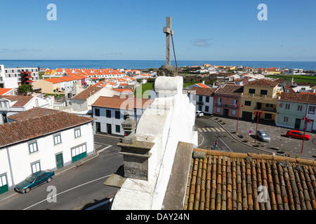 Vista della parrocchia di Ribeira Seca, nel comune di Ribeira Grande, dalla torre della chiesa. Sao Miguel, Azzorre, Portogallo. Foto Stock