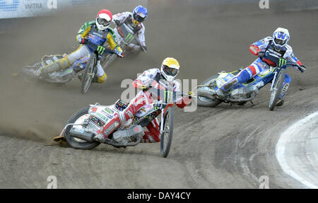 Speedway World Cup finale squadre finale a Praga Repubblica Ceca, luglio 20, 2013. Da sinistra: Jason Dole di Australia, Jaroslaw Hampel di Polonia, Niels Kristian Iversen di Danimarca e Ales Dryml della Repubblica ceca. (CTK foto/Michal Krumphanzl) Foto Stock