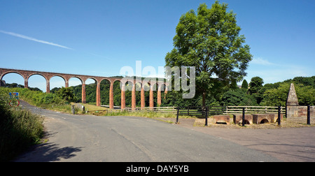 In disuso Leaderfoot viadotto ferroviario spanning fiume Tweed vicino Newstead in confini Scozzesi Scozia Scotland Foto Stock