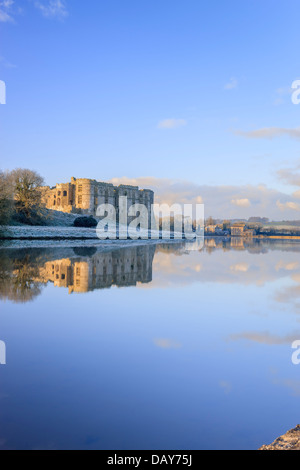 Carew Castle Pembroke Pembrokeshire nel Galles in inverno Foto Stock