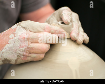 Potter le mani al volante - Arti in Azione 2013 Festival di giardini Waterperry, Oxfordshire 5 Foto Stock