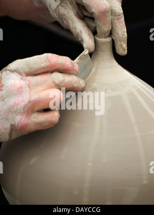 Potter le mani al volante - Arti in Azione 2013 Festival di giardini Waterperry, Oxfordshire 2 Foto Stock