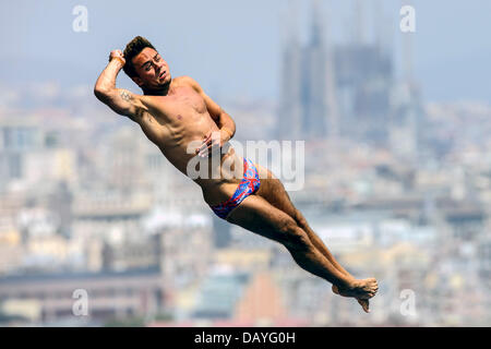 Barcellona, Spagna. 21 Luglio, 2013. Tom Daley di Gran Bretagna (GBR) pratiche tra le immersioni al giorno 2 del 2013 Campionati del Mondo di nuoto FINA, presso la Piscina Municipal de Montjuic. Credito: Azione Sport Plus/Alamy Live News Foto Stock