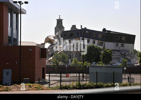 Glasgow, Regno Unito. 21 Luglio, 2013. 170 e 200 Sandiefield Road, Gorbals, Glasgow soffiati da esplosione controllata Credito: Tony Clerkson/Alamy Live News Foto Stock