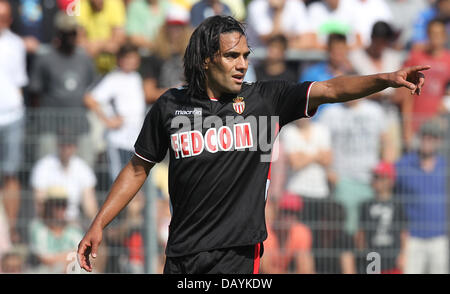 Memmingen, Germania. Il 20 luglio, 2013. Il Principato di Monaco il giocatore Radamel Falcao in azione durante il soccer test match tra FC Augsburg e come Monaco a Memmingen, Germania, 20 luglio 2013. Foto: Karl-Josef Hildenbrand/dpa/Alamy Live News Foto Stock