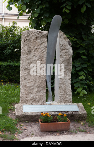 Memorial presso Église Sainte-Radegonde, Giverny, per la RAF equipaggio di un bombardiere Lancaster che si è schiantato in 1944, Giverny, Francia Foto Stock