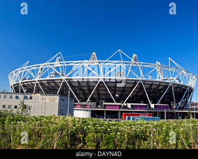 Vista della Olympic Stadium, stadio di host per il 2012 Olimpiadi di estate e Paralimpiadi, situato nel Parco Olimpico, Stratford Foto Stock