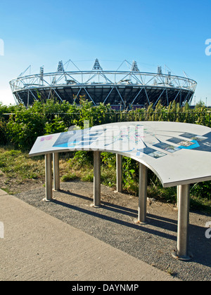 Vista della Olympic Stadium, stadio di host per il 2012 Olimpiadi di estate e Paralimpiadi, situato nel Parco Olimpico, Stratford Foto Stock