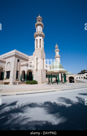 Elegante Shanfari moschea è stata finanziata da un Omani ministro dell'olio, Salalah, provincia di Dhofar, Oman. Foto Stock