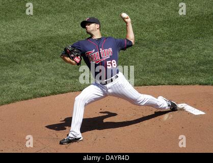 Minneapolis, MN, Stati Uniti d'America. 21 Luglio, 2013. Luglio 21, 2013: Minnesota Twins a partire lanciatore Scott diamante (58) eroga un passo a casa durante il Major League Baseball gioco tra il Minnesota Twins e Cleveland Indians al campo target in Minneapolis, Minn. Credito: csm/Alamy Live News Foto Stock