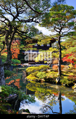 Ginkaku-ji il tempio di Kyoto, Giappone durante la stagione autunnale Foto Stock