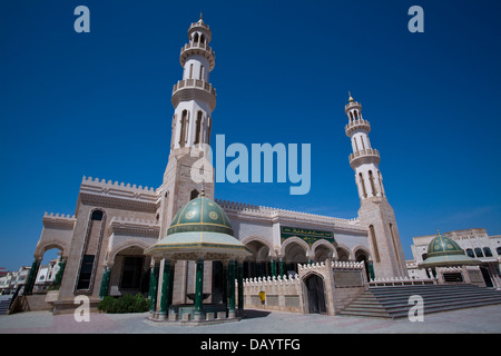 Elegante Shanfari moschea è stata finanziata da un Omani ministro dell'olio, Salalah, provincia di Dhofar, Oman. Foto Stock