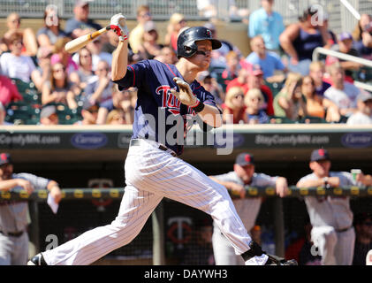 Minneapolis, MN, Stati Uniti d'America. 21 Luglio, 2013. Luglio 21, 2013: Minnesota Twins primo baseman Justin Morneau (33) motivazione nel nono inning durante il Major League Baseball gioco tra il Minnesota Twins e Cleveland Indians al campo target in Minneapolis, Minn. Cleveland sconfitto Minnesota 7 - 1. Credito: csm/Alamy Live News Foto Stock