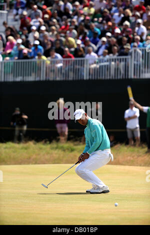 Gullane, East Lothian, Scozia. Xxi , 2013. Hideki Matsuyama (JPN) Golf : Hideki Matsuyama del Giappone putts sul primo foro durante il round finale della 142th British Open Championship a Muirfield in Gullane, East Lothian, Scozia . Credito: Koji Aoki AFLO/sport/Alamy Live News Foto Stock