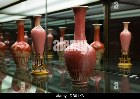 Petalo decorate peachbloom mottle-gres porcellanato vasi Anfora - Cina, Kangxi regnare, 1662 Foto Stock