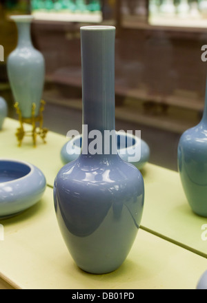 Vaso anfora, blu pallido gres porcellanato - Cina, della dinastia Qing, xvii secolo Foto Stock