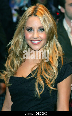 US-actrice americano Amanda Bynes arriva per il Regno Unito premiere del film di Adam Shankman il film 'Hairspray" tenutasi presso Odeon West End cinema a Londra, Inghilterra, 05 luglio 2007. Il film è un adattamento del Tony Award-winning Broadway la produzione 'Hairspray', dotate di nuovi e materiale originale basato su John acqua del 1988 classic su star-colpito adolescenti in un locale di Baltimora spettacolo di danza. Foto Stock