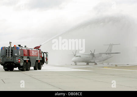 Gli operatori di soccorso e polizia esercita un'emergenza di una masterizzazione in aereo aeroporto Dresden-Klotzsche, Dresda, Germania, 16 giugno 2007. Foto: Andreas Weihs Foto Stock