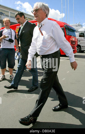 British Formula One boss Bernie Ecclestone è raffigurato in FORMULA ONE Grand Prix dell'Europa al Nurburgring circuito di Nurburg, Germania, 22 luglio 2007. Foto: Jens Buettner Foto Stock