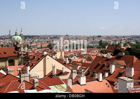 Una vista sui tetti di Praga Repubblica Ceca, 21 luglio 2007. Foto: Lars Halbauer Foto Stock