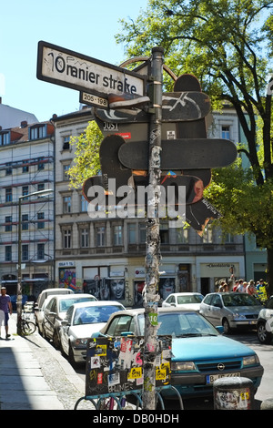 Streetart con skateboard, a Berlino Kreuzberg Foto Stock