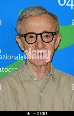 Regista statunitense Woody Allen nella foto dopo la conferenza stampa sul film "Cassandra's Dream' 64a Venice International Film Festival di Venezia, Italia, 02 settembre 2007. Foto: Hubert Boesl Foto Stock