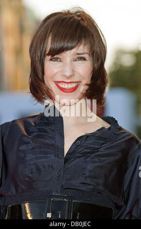 L'attrice Sally Hawkins pone come lei arriva alla premiere del film di "Cassandra's Dream" al sessantaquattresimo Festival del Cinema di Venezia a Venezia, Italia, 02 settembre 2007. Foto: Hubert Boesl Foto Stock