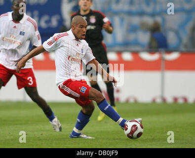 Amburgo è Nigel de Jong è raffigurato durante la partita della Bundesliga Amburgo SV vs Bayern Monaco presso la HSH Nordbank Arena stadium di Amburgo, Germania, 02 settembre 2007. La partita si è conclusa con un pareggio. Foto: Carmen Jaspersen Foto Stock