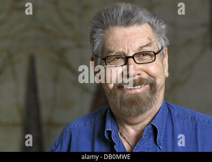 Autore Catalan-Spanish Baltasar Porcel sorrisi per il fotografo a Francoforte sul Meno, Germania, 13 settembre 2007. Foto: Uwe Anspach Foto Stock