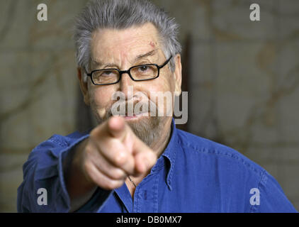 Autore Catalan-Spanish Baltasar Porcel comporta per il fotografo a Francoforte sul Meno, Germania, 13 settembre 2007. Foto: Uwe Anspach Foto Stock